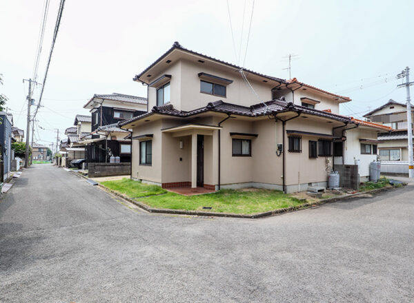 松山市高岡町の賃貸住宅　外観写真
