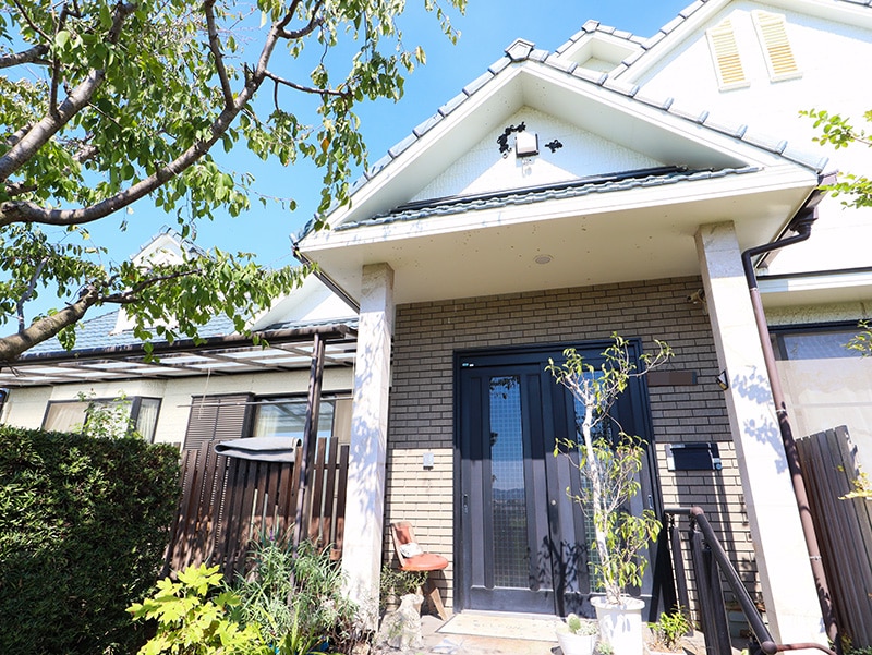 ミセスホームのまるごと断熱＆全館空調マッハシステム、改修前玄関ドア