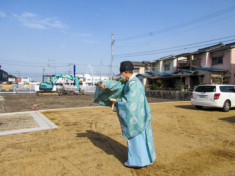 松山市古三津にて新しいモデルハウスの地鎮祭風景