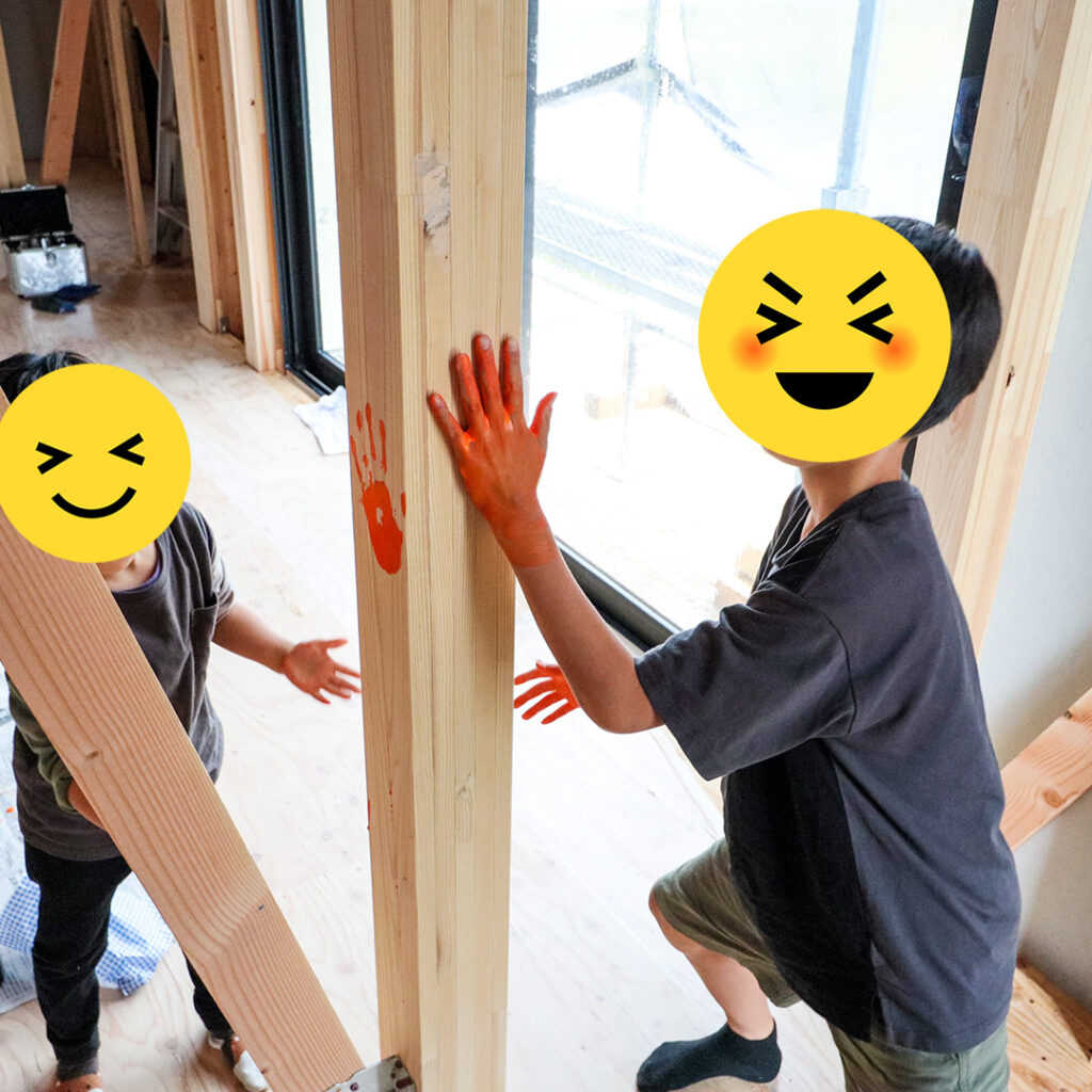 松山市I様邸　上棟記念手形の様子