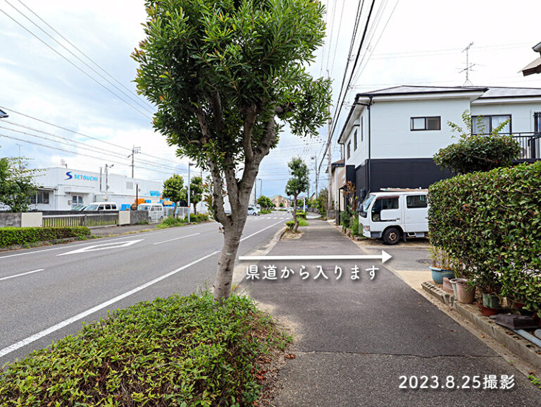 愛媛県松山市勝岡町売土地163.76㎡の県道39号線からの入口写真