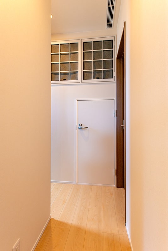 全館空調マッハシステムの空調室前写真－ミセスホーム施工事例