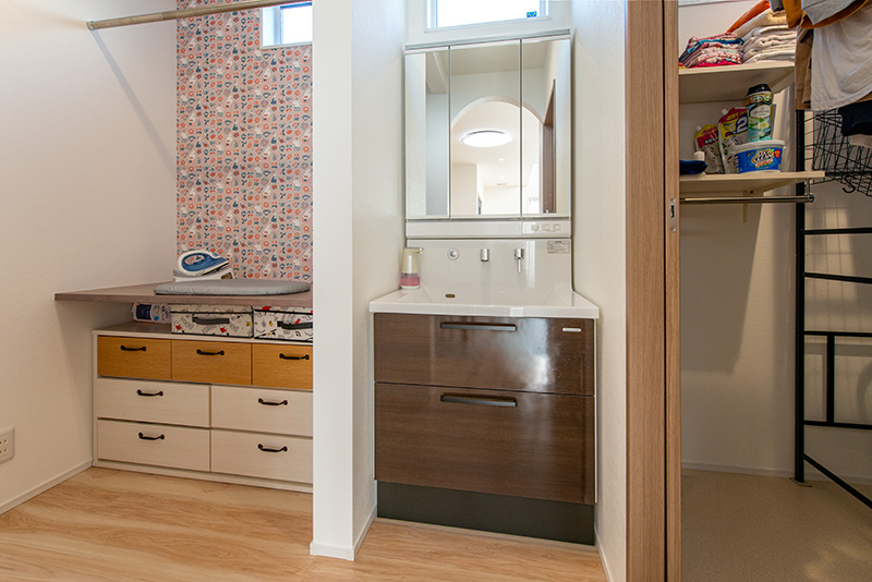 家事室洗面写真－ミセスホーム施工事例