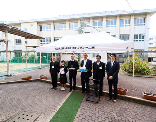 2023年勝山中学校贈呈式の様子