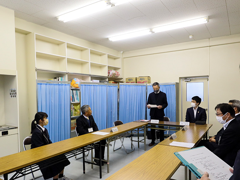 2023年勝山中学校贈呈式の様子