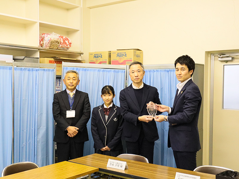 2023年勝山中学校贈呈式の様子