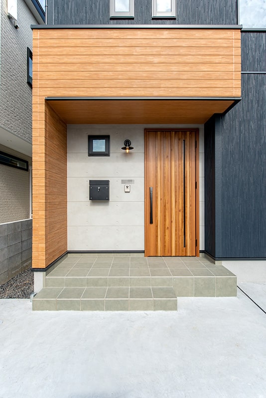 外観・玄関部分写真－ミセスホーム施工事例