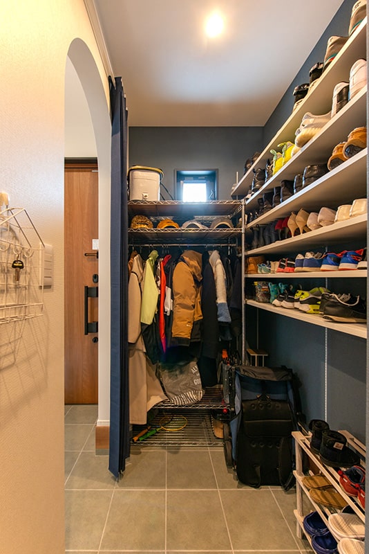 玄関・シューズクローク収納写真－ミセスホーム施工事例
