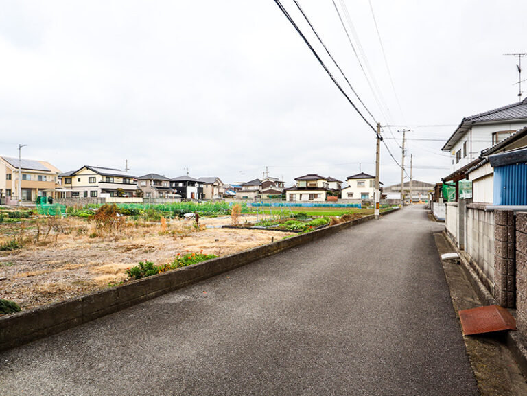 松山市久保田町売土地の現地写真南側道路より撮影