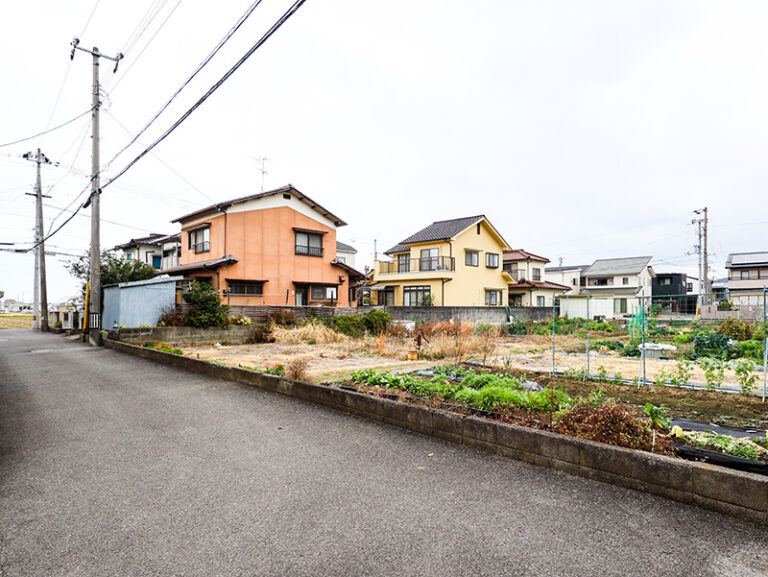 松山市久保田町売土地の現地写真南側道路より撮影