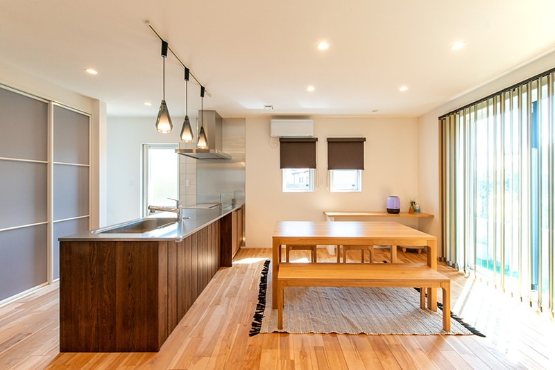 ダイニング横の作業スペース－ミセスホーム施工事例