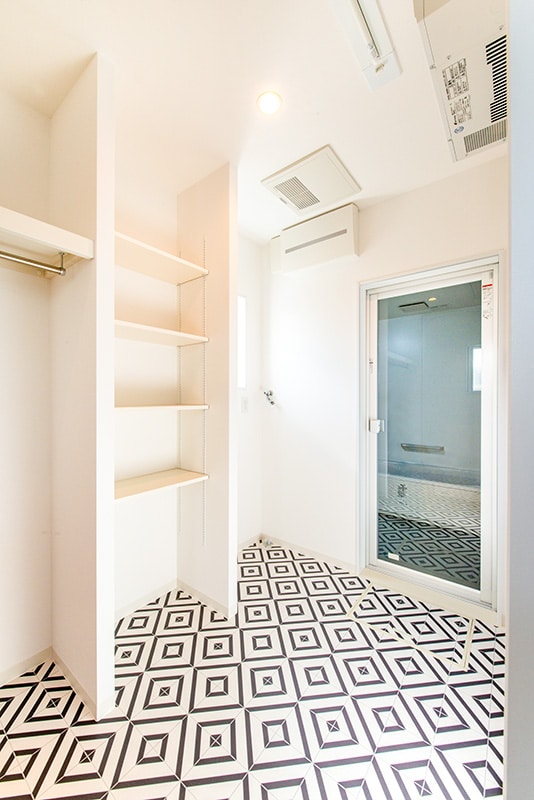 家事ラク動線の脱衣室－ミセスホーム施工事例