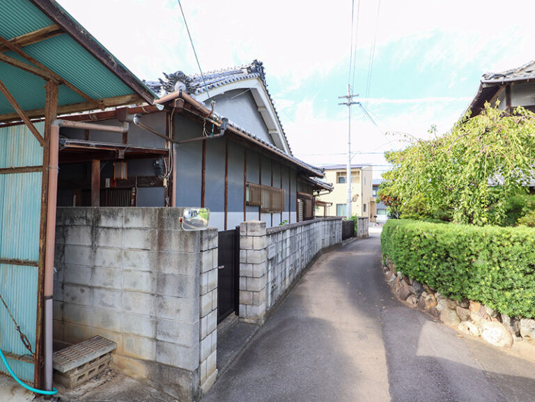 砥部町高尾田中古住宅外観、南東側より