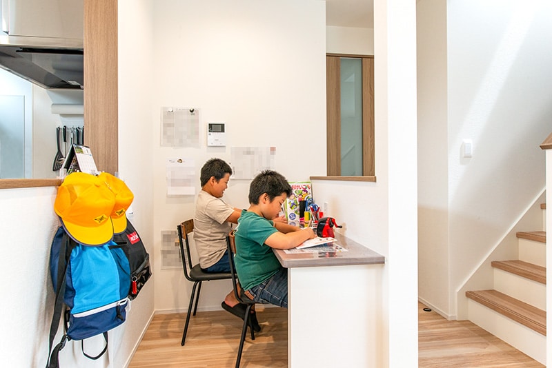 リビング一角のスタディスペース－ミセスホーム施工事例