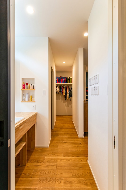 洗面スペースと廊下－ミセスホーム施工事例