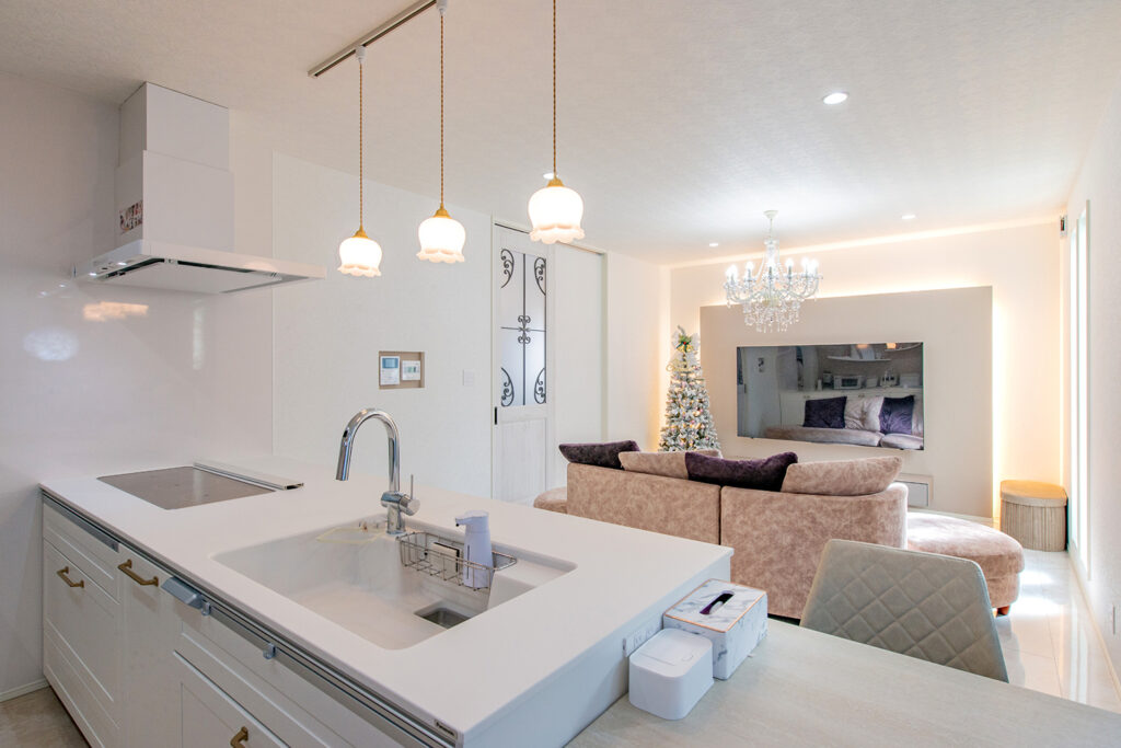 ダイニングと横並びで、配膳も片付けもスムーズ。