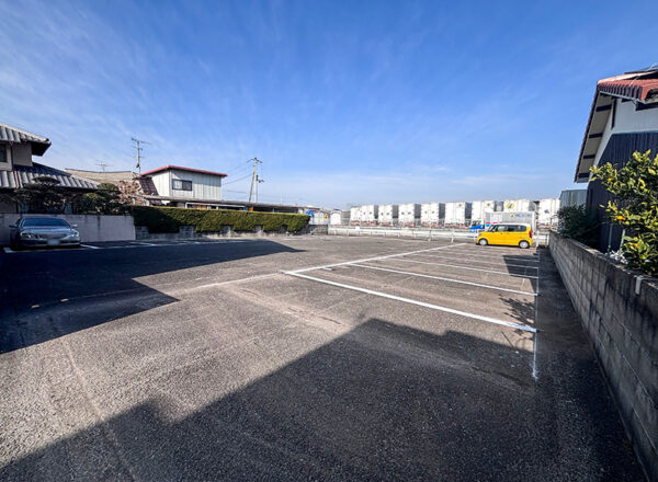 針田パーキングの現地写真。敷地内は広く、区画も分かりやすいため、駐車や切り返しがしやすい