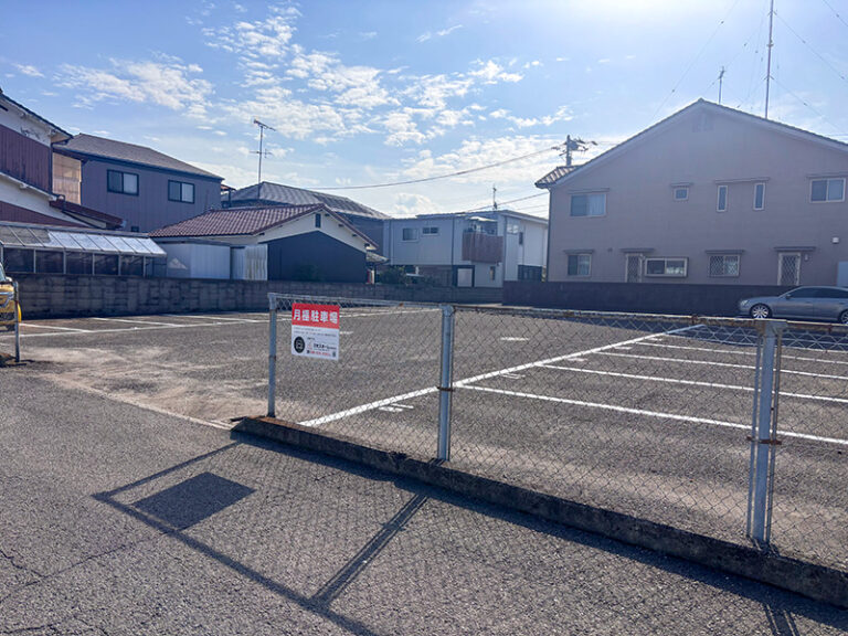 針田パーキングの現地写真。北側からの出入り口