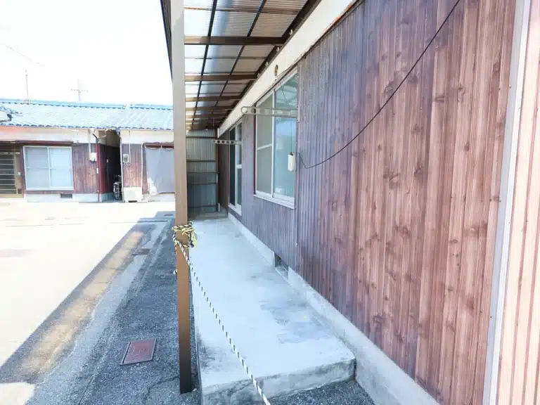 針田町賃貸住宅 東-2の物干しスペースと物干し金物