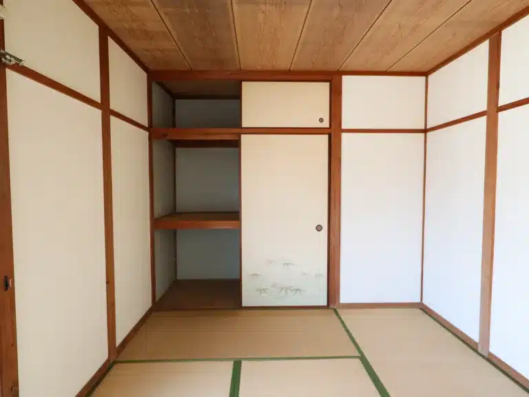 針田町賃貸住宅 東-2 北側和室6帖 別角度の収納