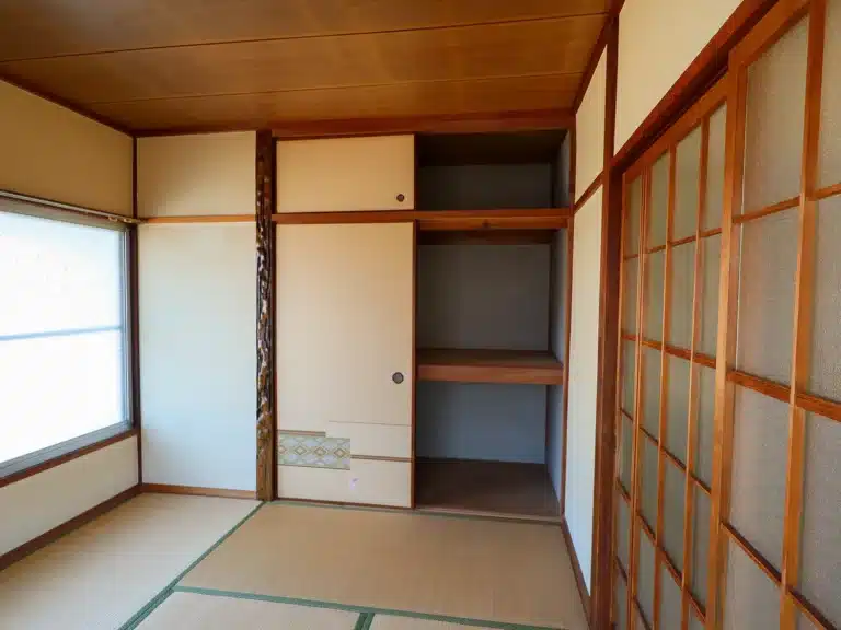 針田町賃貸住宅 東-2 南側和室6帖の収納